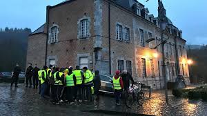 Dans certaines situations, il peut être nécessaire de prendre contact ou de se rendre physiquement dans une administration fiscale afin de résoudre un problème ou d'obtenir un renseignement. Fumay Les Gilets Jaunes Mobilises Devant Le Centre Des Impots