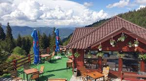 Pentru cabane izolate cu acces auto cauta cabane cu regim inchis.adica pile sau spagi mai pe romaneste. O Saptamana La Munte Straja Cabana Edelweiss Pico Mar Travel