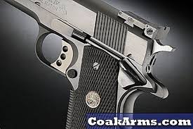 Ce pistolet colt 45 modèle 1911 a1 de 1943 est dans son état d'origine avec sa finition parkérisée militaire et un canon avec de très bonnes rayures, l'arme de choix pour tireur exigeant qui pourra pratiquer le tir à l'arme règlementaire tar avec une arme mythique et originale qu'est ce colt. Copa Nacional De Oro Del Partido Colt Pistolas 2021