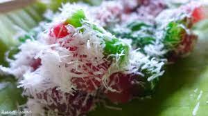Masukkan 125 gram tepung sagu ke dalam mangkuk lalu tambahkan adonan sagu yang sudah direbus. Cara Membuat Cenil Singkong Dengan Parutan Kelapa Dan Kuah Gula Merah Ala Trenggalek Info Trenggalek