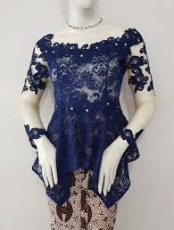 Rasakan sensasi menggunakan jas & gaun pengantin kualitas premium dengan harga sangat murah. Penjahit Kebaya Jogja Rumah Mode Dewi