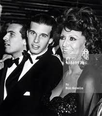 Sophia loren was born as sofia scicolone at the clinica regina margherita in rome, italy, on september 20, 1934. Sophia Loren With Sons Carlo Jr And Eduardo Photo By Ron Galella Wireimage Actriz De Cine Sophia Loren Actrices