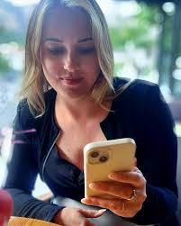 Maura Bright's Instagram, Twitter & Facebook