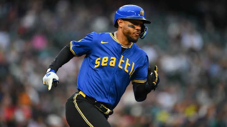 Mariners news: Julio Rodriguez in concussion protocol after taking throw to  the head