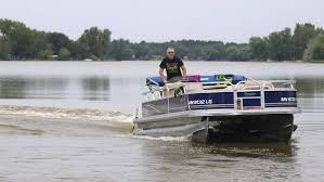 DNR plan to save algae-plagued lake sparks optimism, opposition