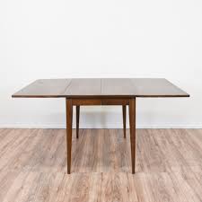 This Mid Century Modern Drop Leaf Table Is Featured In A Solid Wood With A Gorgeous Walnut Finish This Dining Table Dining Table Drop Leaf Dining Table Table