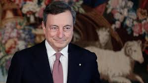 Mario draghi è tornato a parlare nell'aula del senato, dove ha chiesto la fiducia con il discorso di questa mattina.nella replica alle dichiarazioni dei senatori che si sono susseguite durante il corso della giornata a palazzo madama, il presidente del consiglio ha risposto puntualmente alle questioni sollevate dai rappresentati dei vari partiti. 7mrhklfyt7mynm