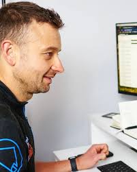 ❓𝐖𝐡𝐚𝐭 𝐰𝐚𝐬 𝐲𝐨𝐮𝐫 𝐜𝐲𝐜𝐥𝐢𝐧𝐠 𝐡𝐢𝐠𝐡𝐥𝐢𝐠𝐡𝐭 𝐨𝐟 𝟐𝟎𝟐𝟓?  A big climb, a breakthrough ride, a day you will always remember? A shared  ride, a personal goal, or a place that surprised you? We'd