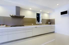 Al plantear la iluminación de cocinas, hay que diferenciar las distintas zonas: Ideas Para Iluminar Cocinas Usando Leds Krealo