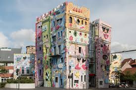Media in category happy rizzi house. Happy Rizzi Haus Braunschweig Bunte Fantasiewelt Mit Botschaft Deutschland Mal Anders