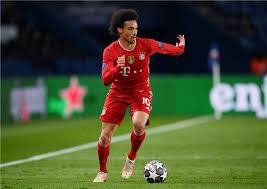 بعد اللقاء، دعى نادي بازل محمد صلاح ليتدرب مع الفريق الأول لمدة أسبوع، وفي 10 أبريل 2012، وقع محمد صلاح لنادي بازل السويسري ، بعقد لمدة أربع سنوات ابتداءً من 15 يونيو 2012. Rijwotn83svbum