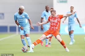 In between fame and flowers, 2019. Crpxdd7bfqufem