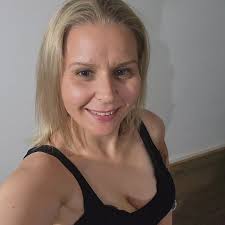 7NEWS can reveal a courageous Adelaide Hills mother has leapt out of her  own car to prevent an interstate truckie from killing innocent motorists.  Carly Atkinson has told 7NEWS that the driver