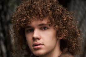 Francesco Yates Sugar Interview Watch Francesco Yates Perform An Acoustic Version Of Sugar One Of The Biggest New Songs Of The Year Teen Vogue