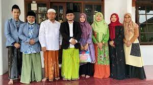 Demikianlah artikel kali ini yang membahas mengenai beberapa nomor whatsapp vcs gratis untuk menemani kamu dikala kesepian. Nomor Wa Gus Azmi Askandar Asli Aktif Serta Biodata Lengkap