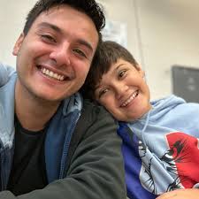 Abraham Villegas's Instagram, Twitter & Facebook