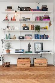 Adoptez une petite étagère murale qui vous permettra d'exposer tout ce que vous voulez ! 24 Idee Su Etagere Murale Livre Arredamento Arredamento Casa Design Libreria Di Casa