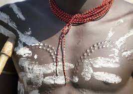 Скарификация (нанесение мелких насечек на поверхность кожи, напр. History Of Scarification Lovetoknow