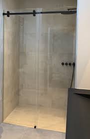 maatwerk schuifdeur mat zwart badkamer schuifdeur douchedeur