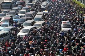 Mudik itu memang paradoksnya, karena ia hendak mengobati rindu yang sedikit dengan rindu yang banyak. Disease
