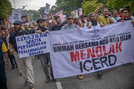 Dato' salehudin kata amanah menolak icerd.tapi komentar mujahid dan km melaka tidak melambangkan solidariti amanah dalam menolak icerd. Implikasi Ratifikasi Icerd Di Malaysia Isma
