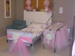 Çeşitli desenlerde kapı süsleri erkek bebek odası dekorasyonunun en önemli noktası olan süslemelere de dikkat etmek gerekir. Bebek Hastane Odasi Susleme Ile Ilgili Gorsel Sonucu Bebek Kiz Bebek Besigi Bebek Odasi Kiz