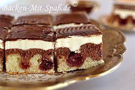 Dieses klassische rezept mit kirschen, buttercreme und schokolade ist sehr beliebt und gut vorzubereiten. Donauwellen
