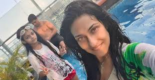 Missing the swimming pool time with my family!!😞