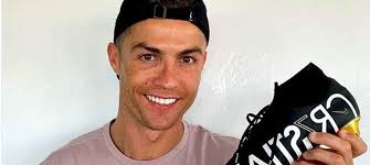 The comb over hairstyle with ultra short sides is just one of the most popular men's hairstyles in the world. Cristiano Ronaldo His New Haircut Divides Internet Users Somag News