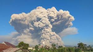 Gunung sinabung yang berada di kabupaten karo, sumatera utara, kembali erupsi pada kamis (13/8) gunung sinabung: Lepbjjh7wpwpkm
