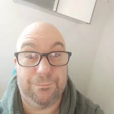 Any men feom UK in threads? 🇬🇧