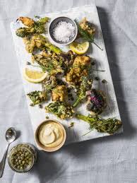 Tidak melulu direbus atau ditumis saja untuk bisa menyajikan brokoli di meja makan. Resep Brokoli Goreng Tepung Renyah Lifestyle Fimela Com