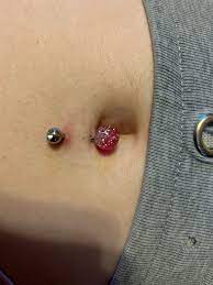 Why Is My Belly Button Piercing Red It Doesn T Hurt At All And All I Did Is Change The Top Ball Because The Original One Broke Piercing