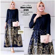 Gamis batik merupakan salah satu baju batik yang kerap kali di gunakan wanita muslimah untuk acara resmi maupun umum. Gamis Batik Modern Remaja Gambar Islami