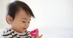 Gerakan bayi baru didominasi oleh gerak refleks. Begini Perkembangan Bayi Usia 8 Bulan Popmama Com