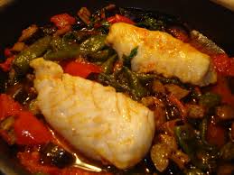 Filetto di nasello in padella. Filetti Di Merluzzo In Padella Con Melanzane E Peperoncini Verdi