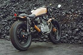 Cafe Racers Scramblers Street Trackers Vintage Bikes And Much More The Best Garage For Special Motorcycles And Cafe Racer Bikes Cafe Racer Girl Cafe Racer