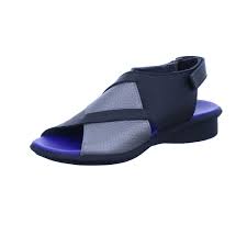 Elle est affectueuse et apprécie les caresses. Saozao Arche Iron Noir Saphir Schockmann Schuhe