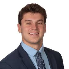 I'm thrilled to announce that I will be apart of the Launch internship  program at EY as a Risk Consultant in Boston. Thank you to Darrell Smalley,  Jenn Petinge, and Peterlee Dorielan