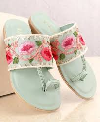 Njangal bakshanam kazhichu amma bed roomilekku poyi pinnale njanum monu iniyum venam mmm enikkariyam ammakkum vanam. Mojaris Ethnic Footwear Online Buy Footwear For Baby Kids At Firstcry Com