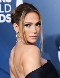 Jennifer Lopez bị kiện đòi 3,5 tỉ đồng vì đăng ảnh chính mình lên Instagram