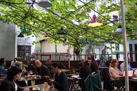 90.000 stichwörter und wendungen sowie 120.000 schanigarten → sidewalk café pavement britisches englisch | british englishbr café. Essen Trinken Sommer Sonne Schanigarten Falter At
