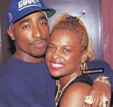 YoYo must have really loved Tupac…her oldest daughter looks just like him🍵