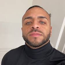 Phil Jackson came to NYC and not only did he steal James Dolan's money, he  made sure he put some of the worst rosters ever around Carmelo Anthony