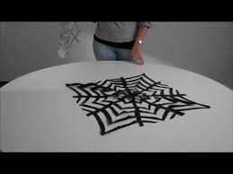 4 trockene, nicht zu dicke äste, dünne kordel oder wolle, leichte pappe, buntstifte und eine schere. Spinnennetz Aus Einem Mullsack Basteln Youtube