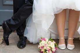 Finden sie mit dem steuerklassenrechner heraus, welche steuerklassenkombination die richtige für sie und ihren ehepartner ist. Hochzeit Heiraten Und Steuern Sparen Wann Ehepaare Finanziell Profitieren Augsburger Allgemeine