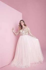 Bimbang akan tampak lebih besar serta mempunyai masalah untuk mencari baju perkahwinan yang sesuai dan sempurna. Inspirasi Gaun Pengantin Untuk Wanita Yang Bertubuh Gemuk Blog Unik
