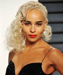 Полное имя — зои изабелла кравиц (zoë isabella kravitz). Zoe Kravitz Looks Back At Her Natural Hair Evolution