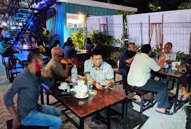Untuk itu, holywings wajib disambangi para penikmat musik. Kateko Kafe Di Tengah Kota Surabaya Dengan Konsep Semi Industrial Yukpigi Informasi Wisata Terkemuka