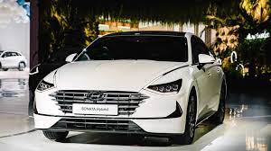 The 2020 hyundai sonata hybrid gets a solar roof to maximize gas mileage, but what about the rest of the car? 2020 Hyundai Sonata Hybrid With Solar Roof